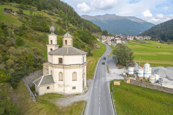altavaltellina_uzza_chiesabeataverginedellamisericordia_dji_23-0034BFE4B5FE-6914-A4BF-5E14-9D7B8BDE8B79.jpg